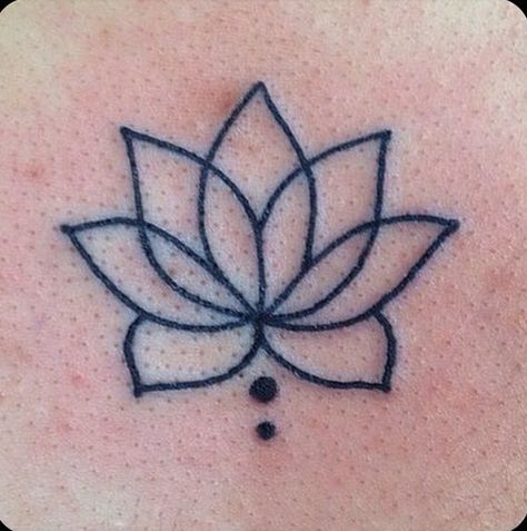 Lotus tatoo Cute Ankle Tattoos, Tattoo For Son, Lotus Tattoo, Stick And Poke, Tat Ideas, Henna Tattoo Designs, Ankle Tattoo, Life Tattoos, Lotus Flower Tattoo