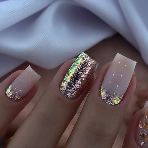 Nails With Foil Flakes, Amanda Alves, Foil Nails, Nails Desing, Nail Designer, Nail Salon, Nail Ideas, Almond, Nail Designs