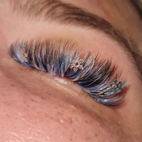 Christmas Lashes Extensions, Christmas Eyelash Extensions, Christmas Lash Extensions, Christmas Lashes, Lash Ideas, Wispy Eyelashes, Eyelash Extensions Styles, Lash Tech, Halloween Looks