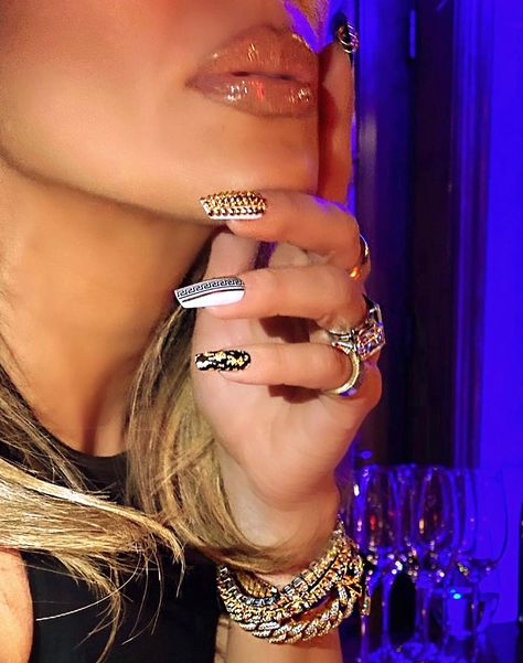 Jennifer Lopez nail art Jennifer Lopez Jewelry, Jennifer Lopez Nails, Jlo Nails, Tom Bachik, Glossy Lips Makeup, Fall Nail Color, Elegant Nail, Elegant Nail Designs, Awesome Nails