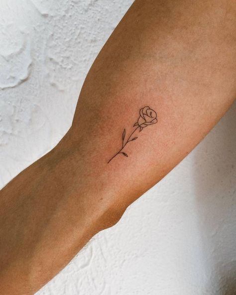 Minimalist Rose Tattoo Men, Rose Inner Arm Tattoo, Rose Tattoo Inner Arm, Rose Tattoo Minimalist, Minimalistic Rose Tattoo, Small Tattoos Rose, Rose Tattoo Wrist, Minimalist Rose Tattoo, Rose Tattoo Ideas