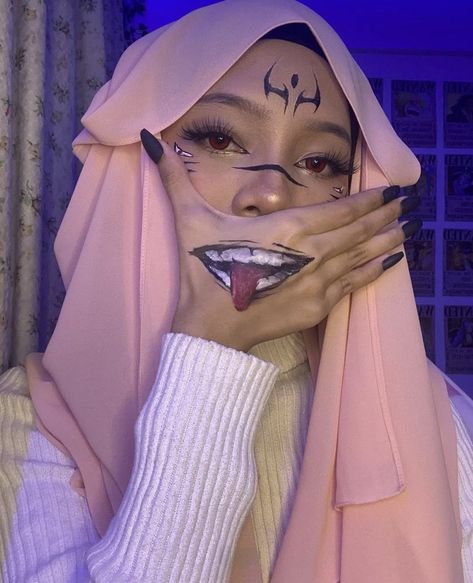 sukuna hijab cosplay Anime Aesthetic Cosplay, Sukuna Women Costume, Jujutsu Kaisen Cosplay Sukuna, Sukuna Halloween Costume Girl, Sakuna Jujutsu Cosplay Girl, Sukuna Makeup Tutorial, Sukuna Cosplay Female Outfit, Jjk Cosplay Girl, Sukuna Halloween Costume