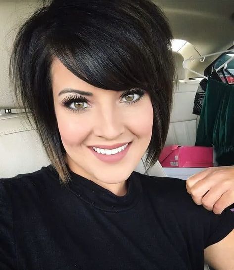 Short Aline Haircuts, Aline Hairstyles, Aline Haircut, Aline Haircuts, Short Aline, Trendy We Fryzurach, Side Bangs Hairstyles, Trendy Hairstyle, Side Bangs