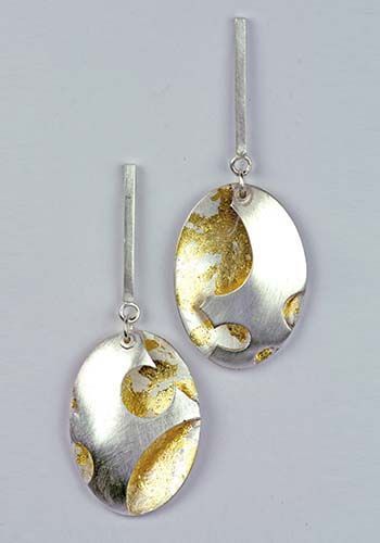 Marcia Meyers "Pod with a Past 2" in sterling silver and 23k gold keum boo. Approx 1 3/4" long. Item is available Available ($190.00) Keumboo Jewelry, Keum Boo Jewelry, Green Lake Jewelry, Keum Boo, Metal Clay Jewelry, Jewelry Techniques, Silver Jewelry Handmade, Metal Earrings, Contemporary Jewelry