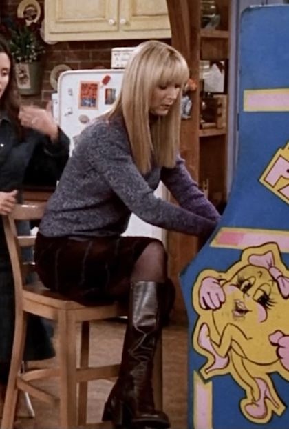 #friends Phoebe Buffay Fashion, Phoebe Friends Outfits, Pheobe Buffay Outfit Style, Pheobe Buffay Outfit, Phoebe Outfits, Phoebe Buffay Style, Friends Wardrobe, Phoebe Friends, Lisa Kudrow Friends