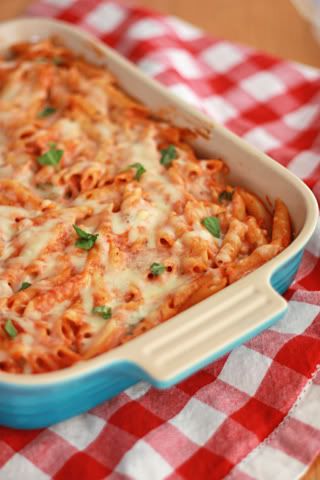 pink pasta-marinara and alfredo sauces mixed with pasta and cheese! Tuna Pasta Bake, Tuna Pasta, Pasta Bake, Rigatoni, Eating Recipes, World Recipes, Marinara, Main Meals, How To Cook Pasta