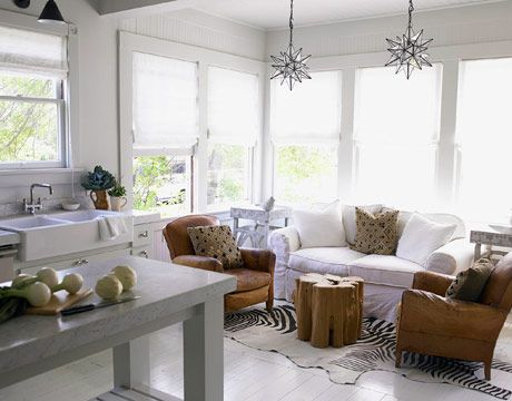 A Cozy Kitchen Hoefer created a cozy sitting area where the owner can read his morning newspaper or guests can keep him company while he cooks. A Jakarta sofa by Patricia Edwards is covered in oyster linen from Pindler & Pindler. End tables are by sculptor Jean-Paul van Lith, lamps are from Circa Lighting. Sitting Area In Kitchen, Kitchen Sitting Areas, Kitchen Sitting Area, Kitchen Seating Area, Kitchen Keeping Room, Kitchen Sitting Room, Cozy Sitting Area, Kitchen Lounge, Kitchen Seating