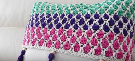 Rainbow Afghan, Crochet Tips And Tricks, Fun Craft Projects, Knitting Pin, Crochet Rainbow, Pillow Blanket, Crochet Needle, Moroccan Tiles, Crochet Cushions