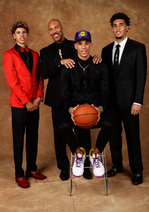 Liangelo Ball, Ball Family, Lonzo Ball, Thanksgiving Inspiration, Lamelo Ball, Nba Pictures, Celebrities Male, Happy Thanksgiving, Nba