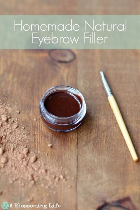 Non-toxic, all-natural, incredibly simple. ~:: A Blossoming Life Diy Natural Makeup, Joululahjat Diy, Make Up Diy, Makeup Recipes, Homemade Makeup, Non Toxic Makeup, Eyebrow Filler, Homemade Cosmetics, Diy Kosmetik