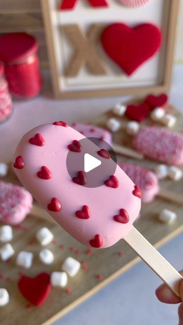 Chocolate Covered Strawberries + More🍫🍓🍪 on Instagram: "The cutest little treats for all my girlies🎀 💗 cakesicles are just like a cake pop, in a “popsicle” shape 💗funfetti flavored 💗full menu with prices can be found in my highlights #galentinesday #galentinescakesicles #girlycakepops #valentinesdaytreats" Girly Desserts, Cakepops Ideas Decoration, Cake Popsicles Ideas, Popsicle Cake Pops, Soiree Ideas, Cake Popsicles, Pop Ideas, Valentine Chocolate, Valentines Day Treats