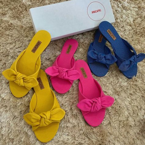 Diy Sandals, Shoes 2022, Cute Slippers, Personalized Shoes, Types Of Heels, Fashion Slippers, Flat Slipper, Kinds Of Shoes, Fashion Sandals