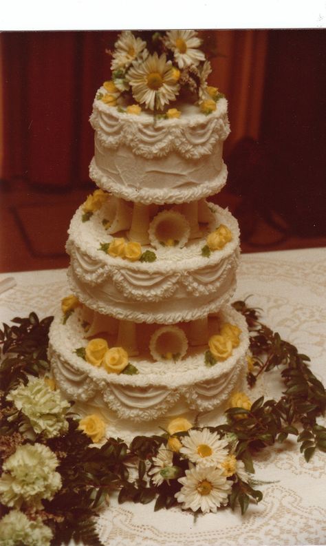 1978 BM Wedding Cake Patty & Stan 70s Vintage Wedding Theme, 2000s Wedding Cake, 80s Wedding Reception, 70s Inspired Wedding Cake, 70s Retro Wedding Cake, 70s Wedding Ideas, 60s Wedding Cake, 1970s Wedding Cake, 1950s Wedding Cake