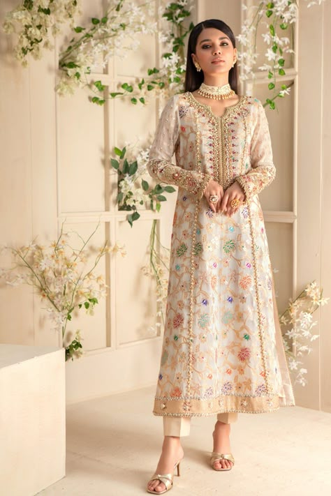 Stylish Sleeves, Designer Outfit, Beautiful Pakistani Dresses, Crystals Beads, Indian Dresses Traditional, Pearl Stone, Dress Design Patterns, Fancy Dresses Long, Designer Dresses Casual