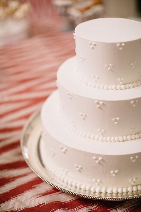 Wedding Cake Piping, White Buttercream Wedding Cake, White Buttercream, Cake Piping, Classic Wedding Cake, Buttercream Wedding Cake, White Wedding Cakes, Simple Wedding Cake