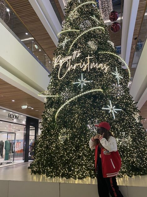 Xmas Mall Decoration, Commercial Christmas Tree, Christmas Mall Decoration, Huge Christmas Tree, Christmas Stage Design, Commercial Christmas Decorations, Big Christmas Tree, Luxury Christmas Tree, Christmas Photo Booth