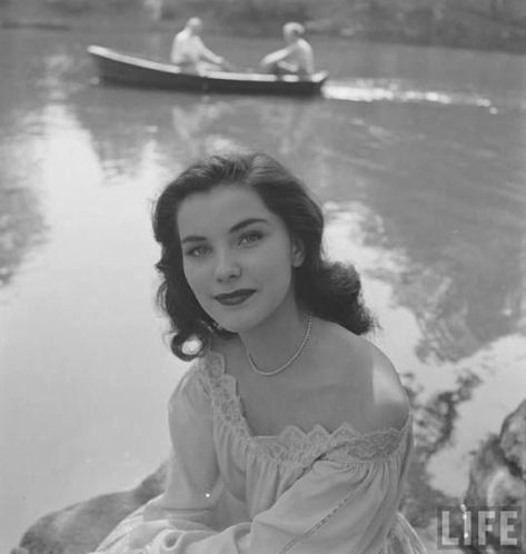 Nina Leen, Debra Paget, 50s Aesthetic, Hollywood Vintage, Glamour Vintage, Portrait Vintage, Actrices Hollywood, Vintage Portraits, Old Hollywood Glamour