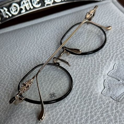 Chrome Hearts Vagidictorian Glasses Chrome Hearts Glasses, Pretty Sunglasses, Futuristic Sunglasses, Business Accessories, Glasses Trends, Heart Glasses, Unique Sunglasses, Retro Photography, Four Eyes