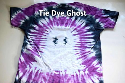 Tie Dye Shirts Designs, Tie Dye Steps, Halloween Tie Dye, Tie Dye Shirts Patterns, Diy Tie Dye Techniques, Diy Tie Dye Designs, Tie Dye Patterns Diy, Diy Tie Dye Shirts, Ice Tie Dye