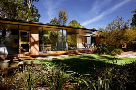 Modernizing a Midcentury Home with Traditional Craftsmanship Techniques - Mid Century Home Habitats Projects, Urban Habitat, Timber Ceiling, Joinery Design, Midcentury Home, Mid Century Architecture, Timber Cladding, Modern Patio, Floor To Ceiling Windows