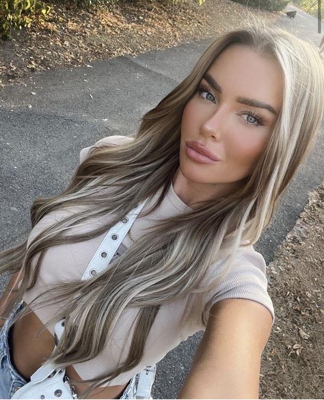 Blonde Hair Color Ideas For Spring 2023, October Hair, Hair Color Pictures, Rambut Brunette, Icy Blonde Hair, Ash Blonde Hair, Blonde Hair Inspiration, Blonde Hair Shades, Blonde Hair Looks