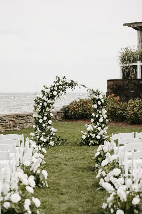 Ceremony Arch White Flowers, Wedding Outdoor Arch Ideas, Greenery And White Wedding Arch, Elegant Wedding Flower Arch, Wedding Floral Archway, White Floral Ceremony Arch, White Flower Alter, Wedding Arch Greenery White Flowers, Flower Wedding Arch Altars