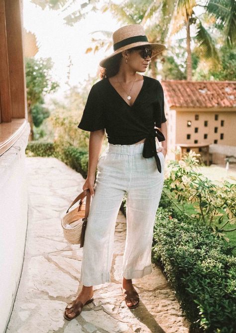 Vacation Outfit Inspiration, Vintage Chic Fashion, Casual Vacation Outfits, Summer Vacation Aesthetic, My Chic Obsession, Linen Pants Outfit, Vacation Outfits Women, Black Linen Pants, Post Partum Outfits