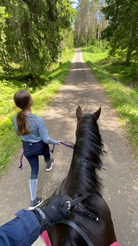 Horse Riding Besties, Equestrian Best Friends, Horse Riding With Friends, Equestrian Friends, Equestrian Summer, Equestrian Photoshoot, Horse Friends, Equestrian Horses, Equestrian Aesthetic