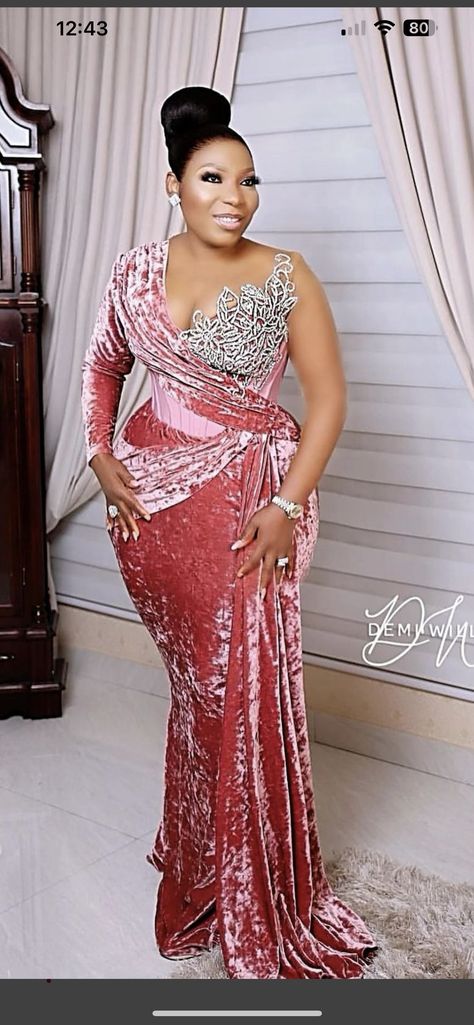 Velvet Aso Ebi Styles, Velvet Aso Ebi, Velvet Gowns, African Evening Dresses, Print Dress Designs, African Print Dress Designs, Aso Ebi Styles, Asoebi Styles, African Print Dress