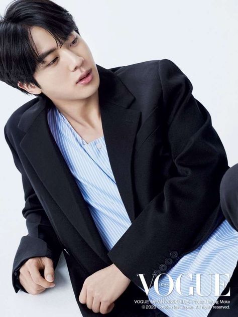 BTS vogue Kim Seokjin Jin 2020 photoshoot wallpaper @glamitalex Kim Seokjin Photoshoot, Photoshoot Vogue, Vogue China, Linda Evangelista, Vogue Japan, Jin Bts, Seokjin Bts, Worldwide Handsome, Bts Jin