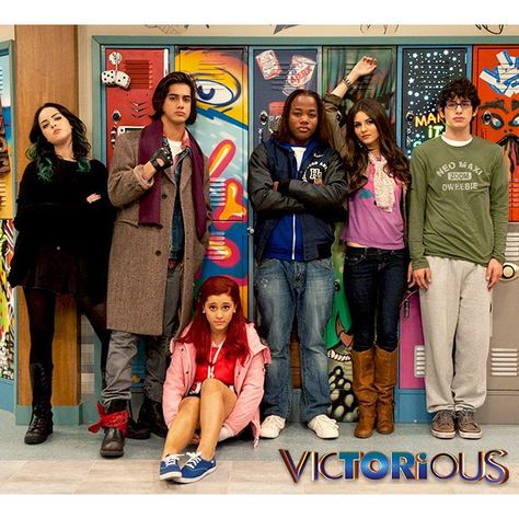 2000s Disney Movies, Victorious Tori, 2000 Nostalgia, Victorious Nickelodeon, Freddie Benson, 2000s Shows, Icarly And Victorious, Beck Oliver, Victorious Cast