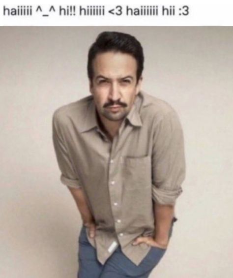 Lin Manuel Miranda Funny, Blursed Images, Whisper Background, Duo Poses, Theatre Pictures, Hamilton Jokes, Funny Poses, Hamilton Memes, Media Day