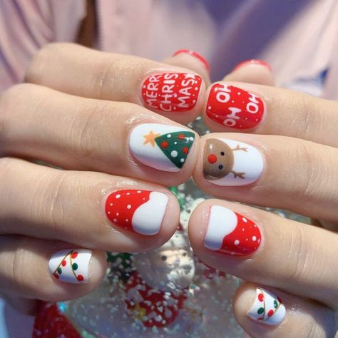 Nail Noel, Christmas Nail Ideas, Holiday Nails Christmas, Christmas Nails Easy, Cute Christmas Nails, Christmas Gel Nails, Nail Art Disney, Christmas Nails Acrylic, Nail Styles