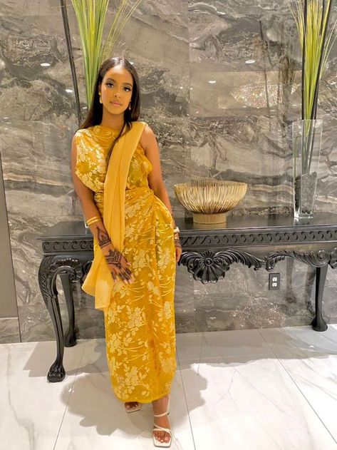 Somali Guntino Wedding, Somali Guntino, Somali Wedding Dirac, Pretty Somali Girl, Somali Fashion, Print Maxi Dress Outfit, Somali Clothes, Somali Clothing, Somali Dirac