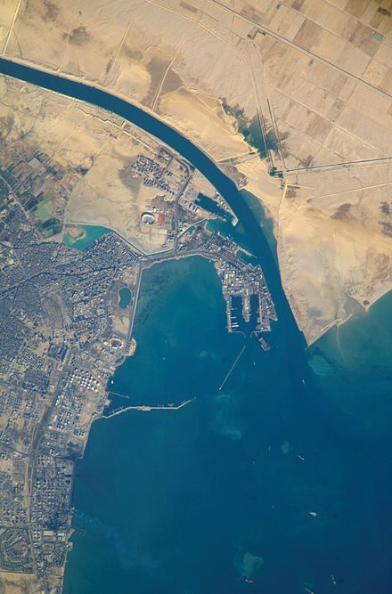 Suez Canal Egypt, Battle Fleet, Interesting Maps, Suez Canal, Harbor City, Unit Study, Earth From Space, Urban Exploration, Red Sea