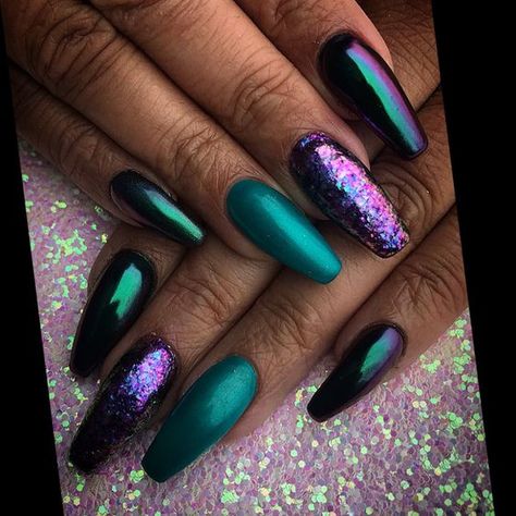 Purple With Green Nails, Jewel Tone Nails Acrylic, Holographic Halloween Nails, Spooky Chrome Nails, Peacock Color Nails, Black Colorful Nails, Dark Colour Nails Designs, Purple And Green Nails Acrylic, Dark Mermaid Nails