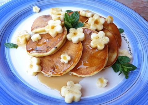 Pancake Ideas Creative, Pancake Breakfast Aesthetic, Creative Pancakes, Flower Pancakes, Cute Pancakes, Hannah Aesthetic, Dream Breakfast, Pancake Ideas, Cute Breakfast Ideas