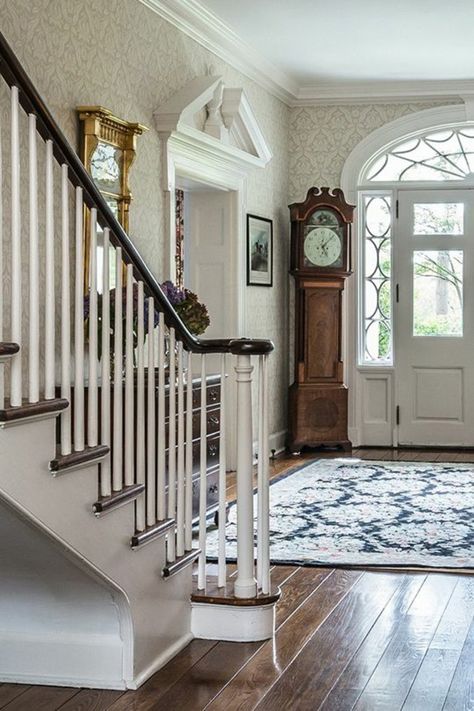 95 Home entry hall ideas for a first impressive impression | My desired home Garden Hallway, Traditional Decor Southern, Decoration Hall, Design Hall, Georgian Interiors, Photo Pinterest, House And Garden, Casas Coloniales, Foyer Decorating