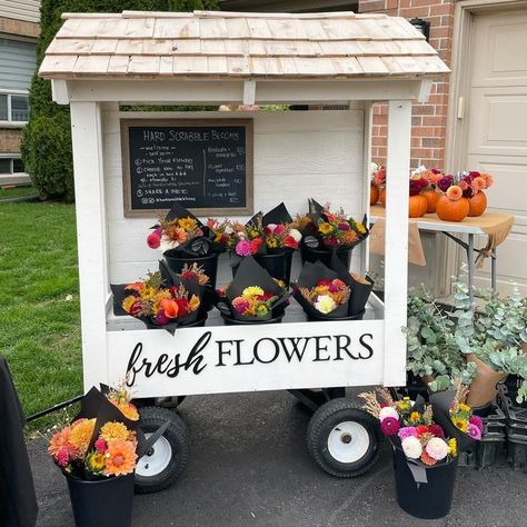 Flower Market Stall Display Ideas, Flower Vendor Cart, How To Build A Flower Cart, Kids Flower Stand, Pop Up Flower Stand, Fresh Flower Stand, Portable Flower Stand, Road Side Flower Stand, Mobile Flower Cart