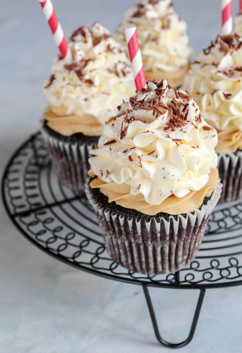 Mocha Frosting, Mocha Cupcakes, Coffee Cupcakes, Cupcakes Recipes, Chocolate Mocha, Cupcake Recipes Chocolate, Gourmet Cupcakes, Mocha Latte, Wafer Cookies