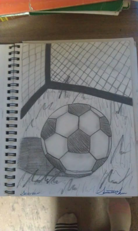 Soccer Sketches Draw, Football Drawing Sketches, Soccer Art Drawing, Soccer Collage, Soccer Ball Drawing, Football Drawings, Soccer Drawing, Disney Character Drawings, Football Drawing