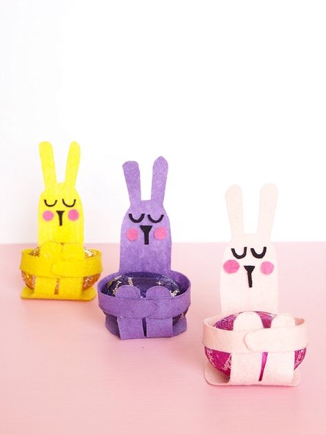 Easter crafts for kids (for girls and for boys) diy - includes decorations and lots of bunnys, of course. #easter #easterdecorations #easterdiy #eastercrafts #eastercraftsforkids Velika Noč, Easter Egg Holder, Paper Bunny, Fun Easter Crafts, Easy Easter Crafts, Easter Egg Crafts, Easter Eggs Diy, Easter Art, Easter Crafts Diy