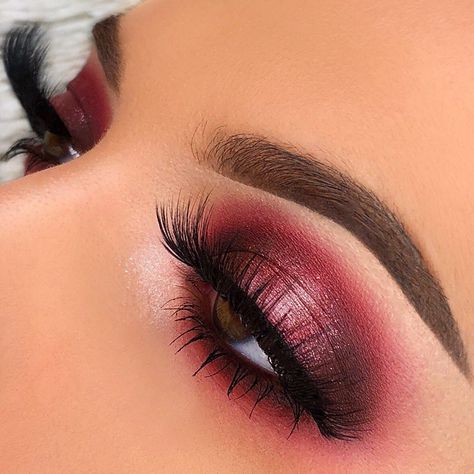 Persephone Makeup, Maroon Makeup, Burgundy Makeup, Red Eye Makeup, Prom Eye Makeup, Dipbrow Pomade, Eyebrow Makeup Tips, Eye Makeup Pictures, Simple Makeup Looks