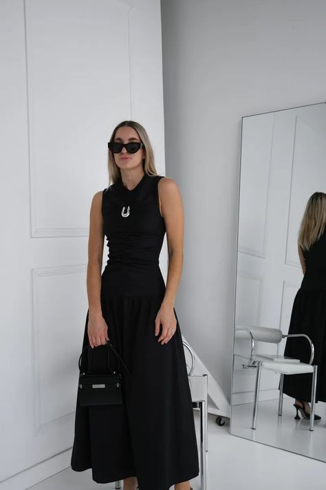 Anna Quan ISLA Dress - How To Wear A Maxi Dress - Ottilie Studios | @dom.overseas Anna Quan, After Work Drinks, Daily Outfit Inspiration, Understated Luxury, Luxury Dress, Black Maxi, Minimal Fashion, Black Maxi Dress, Dressed Down