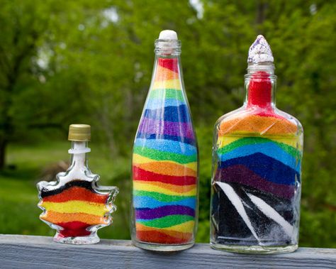 Create Sand Art in Vintage Bottles Sand Art Diy, Coke Bottle Crafts, Colored Sand Art, Diy Crafts To Sell On Etsy, Sand Art Crafts, Sand Art Projects, Sand Art Bottles, Green World, Sand Crafts