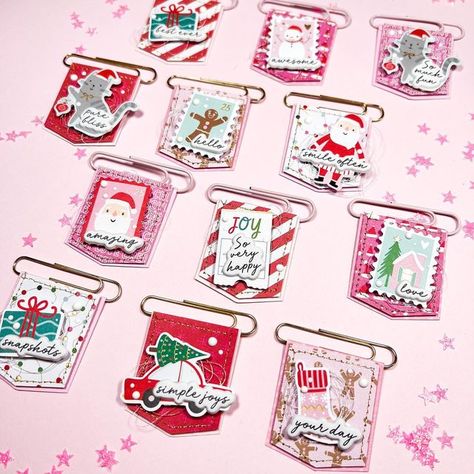 Christmas Card Scrapbooking, Pink Christmas Crafts, Christmas Journaling, Paper Clips Diy, Xmas Inspiration, Scrapbook Techniques, Christmas Embellishments, Handmade Embellishments, Christmas Mini Albums