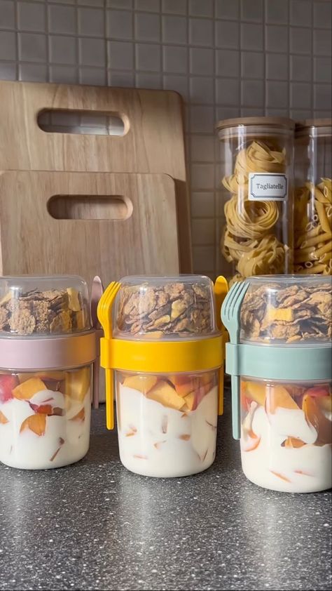 Gym Snacks Ideas, School Lunch Salad, Lunch Box Aesthetic, Smoothie Oats, Muesli Cups, Gym Snacks, Cereal Oatmeal, Cute Lunch Boxes, Tips For Organizing