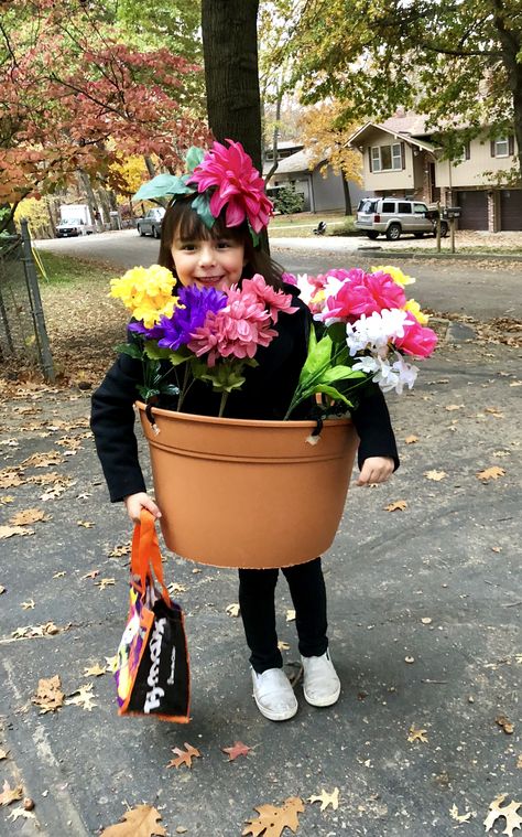 Flower Pot Costume, Cartoon Costumes, Choice Boards, Paper Craft Diy Projects, Trunk Or Treat, Book Week, Craft Diy, Halloween Ideas, Paper Crafts Diy