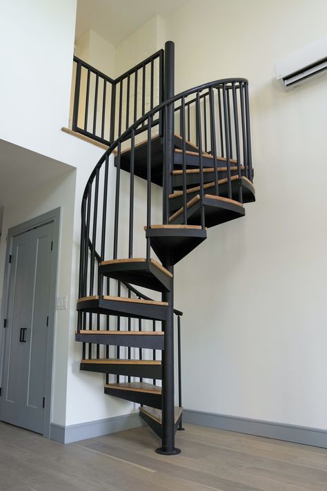 Home Design Store, Loft Stairs, Metal Stairs, Floating Stairs, Wooden Steps, Stair Decor, Home Stairs Design, Spiral Stairs, Wooden Stairs