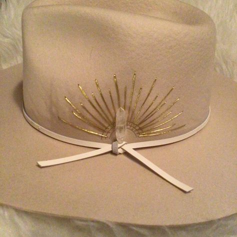 New Tagged 57 Cm Adjustablewool Cashmere Gorgeous Structured Rancher With Leather And Selenite Crystal Custom White Cowboy Hat, Cool Cowboy Hats, Cowboy Hat Accessories, Buckaroo Hats, Hat Burning Ideas, Burning Hats, Brown Leather Hat, Art Hats, Stylish Womens Hats